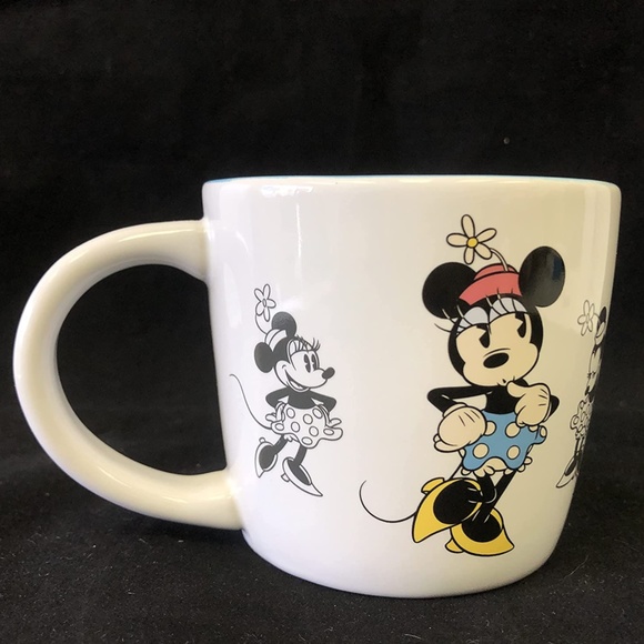 Disney Park Timeless Minnie Mouse Poses 8 oz Ceramic Coffee Coffee Mug Cup - NEW - Picture 3 of 5